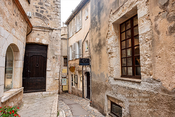 R5 2025-08-30-5748-Edit