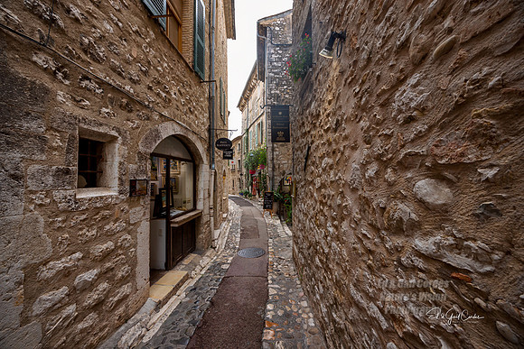 R5 2025-08-30-5753-Edit